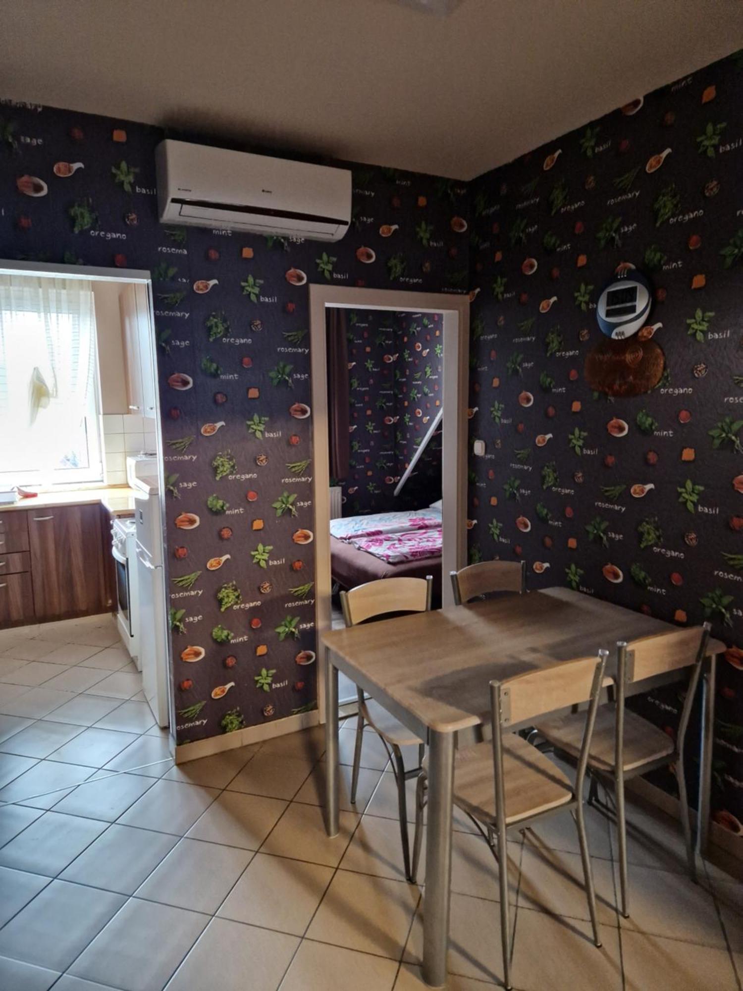 Márti 3 Bedroom Apartment Debrecen Habitación foto